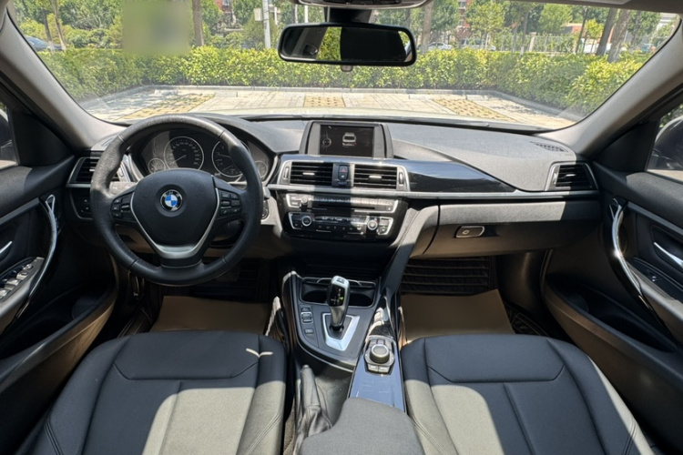 BMW 3 Series 2017 car image #12