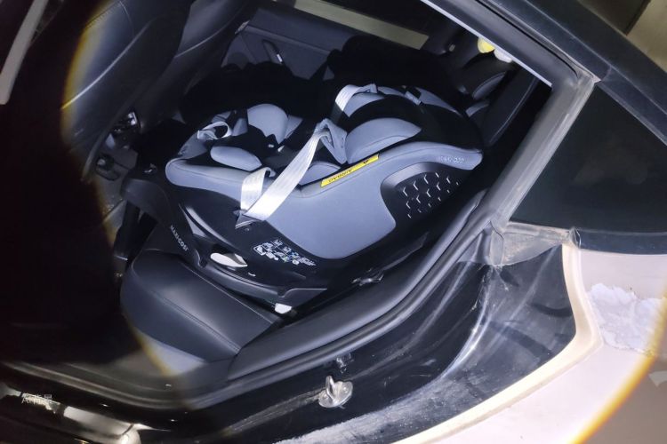 Tesla Model 3 2022 car image #19