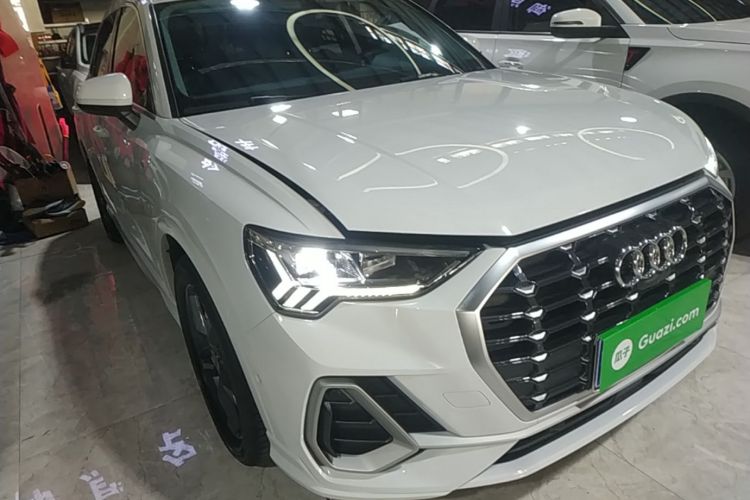 Audi Q3 2022 car image #4