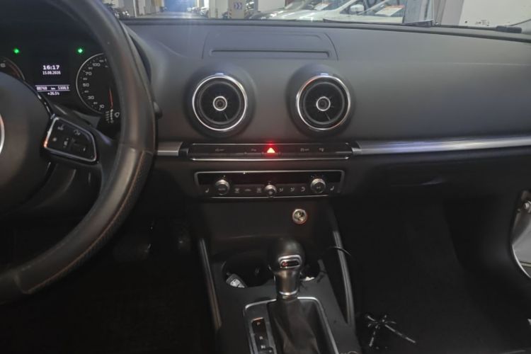 Audi A3 2016 car image #13