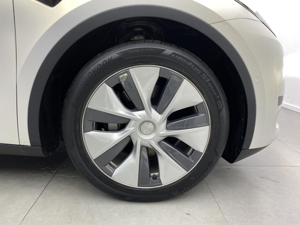 Tesla Model Y 2023 #5 Tesla Model Y 2023 car image #5