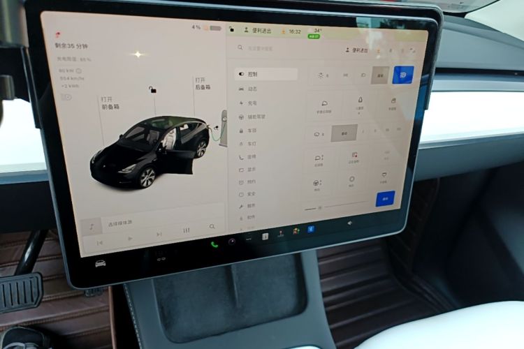 Tesla Model Y 2021 car image #13