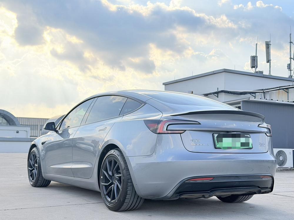Tesla Model 3 2025 car image #4