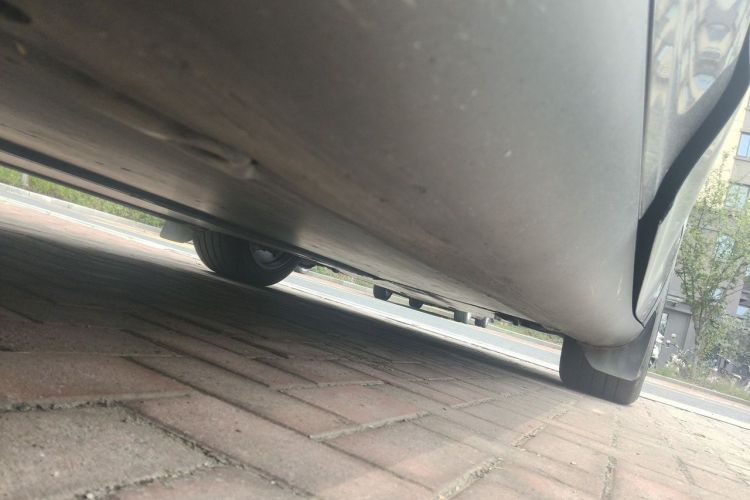 Tesla Model Y 2023 car image #20