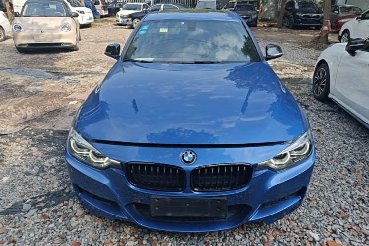 BMW 3 Series 2019 صورة سيارة #3