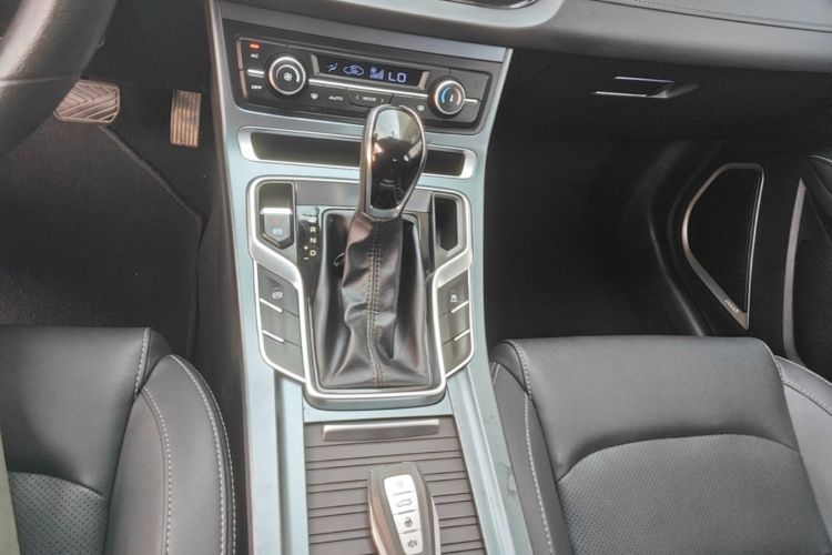 GEELY Emgrand 2020 #14 GEELY Emgrand 2020 car image #14