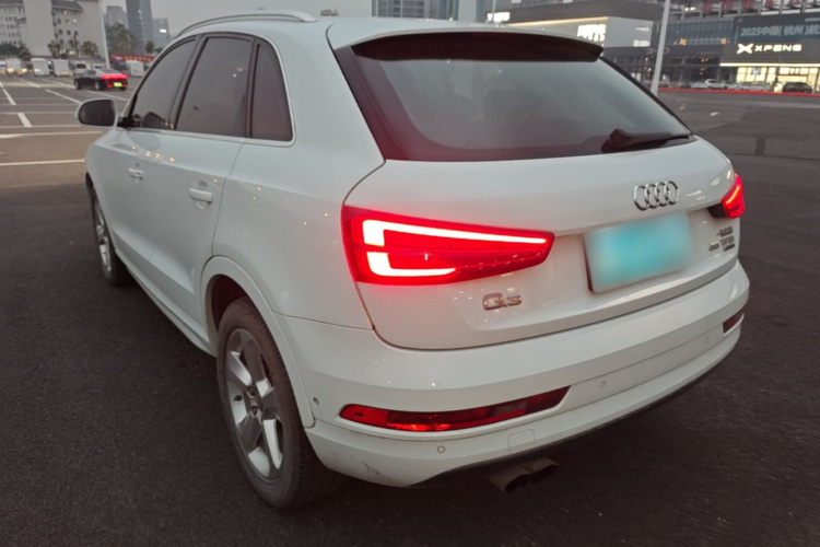 Audi Q3 2016 car image #5
