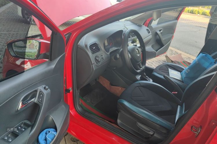 Volkswagen Polo 2018 car image #18