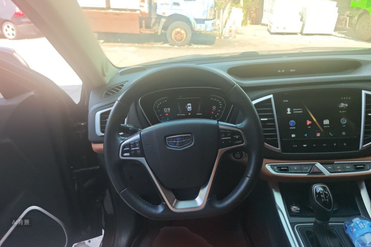 GEELY Vision X6 2019 immagine di auto #12