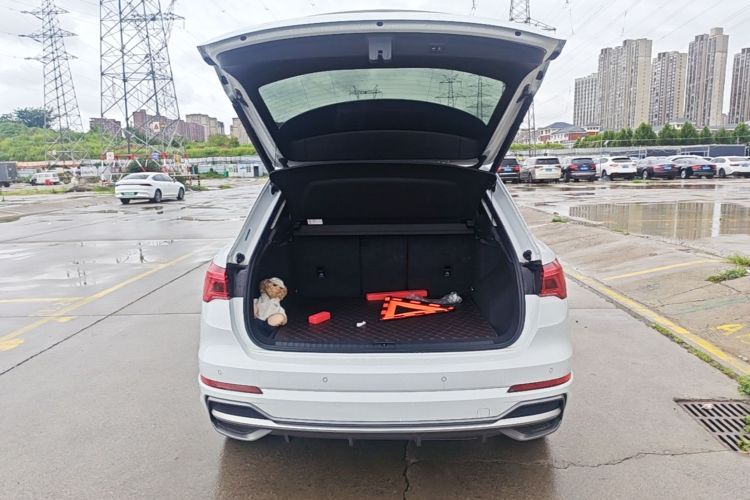 Audi Q3 2021 car image #19