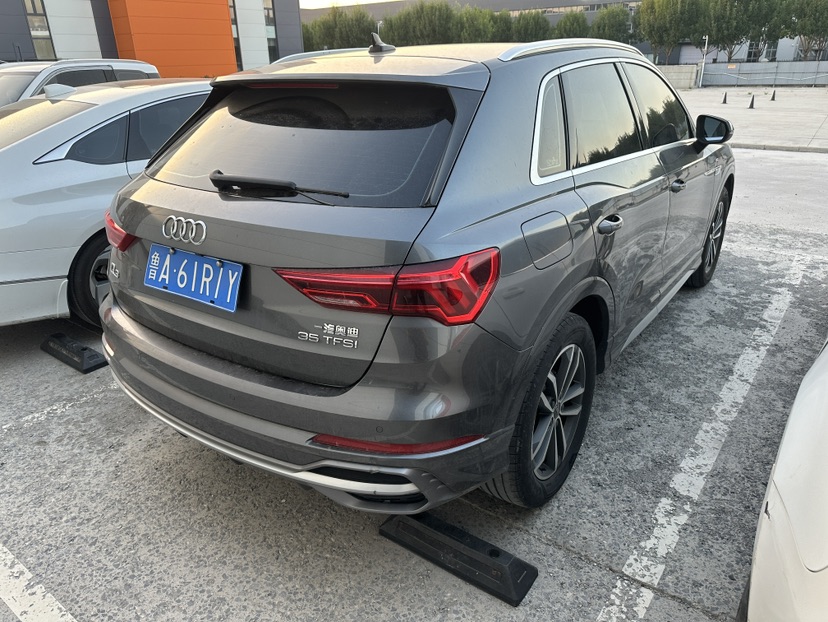 Audi Q3 2020 car image #7