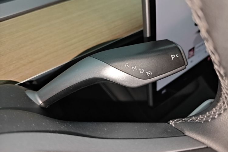 Tesla Model Y 2023 car image #14