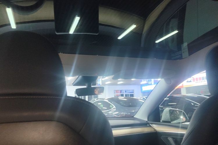 Tesla Model Y 2022 car image #18