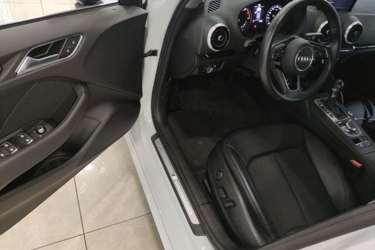 Audi A3 2019 car image #16