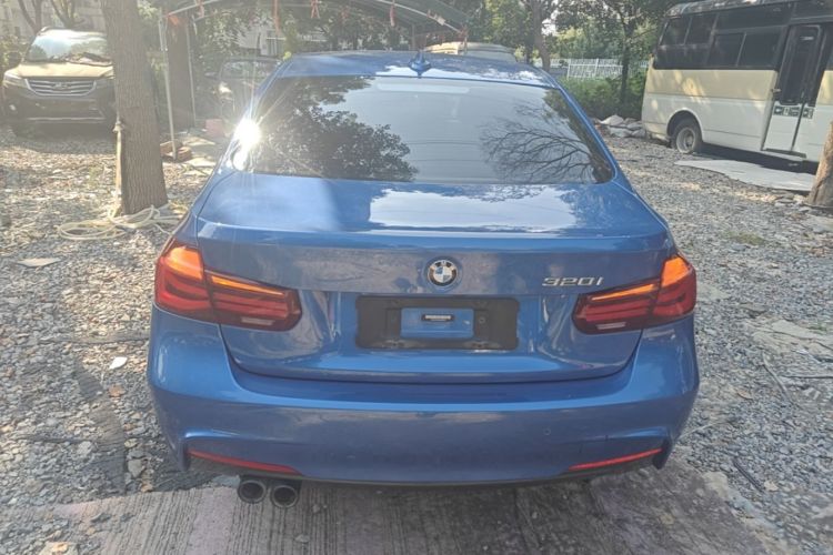 BMW 3 Series 2019 car image #6