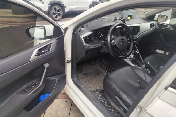 Volkswagen Polo 2021 car image #9