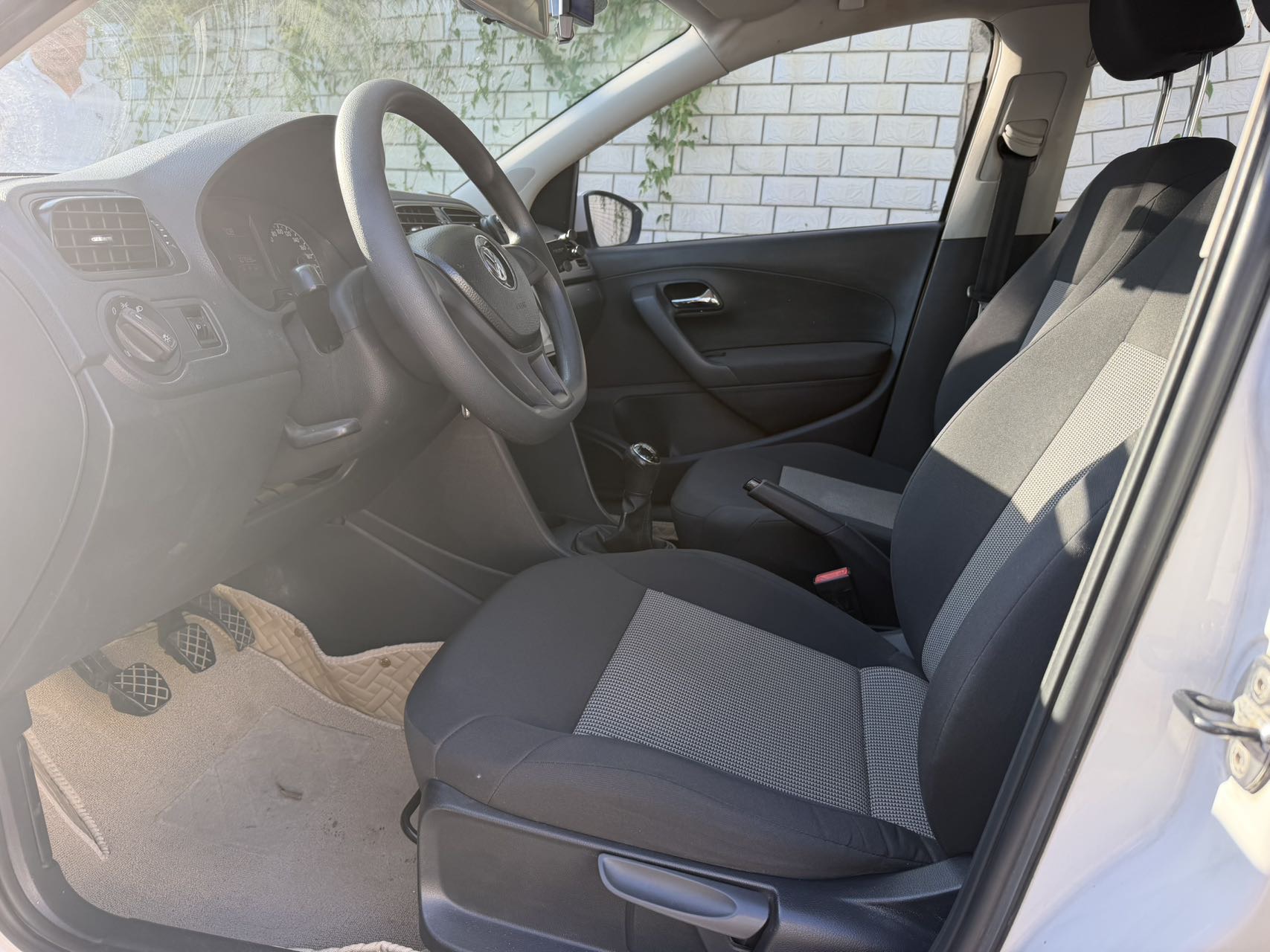 Volkswagen Polo 2015 car image #3