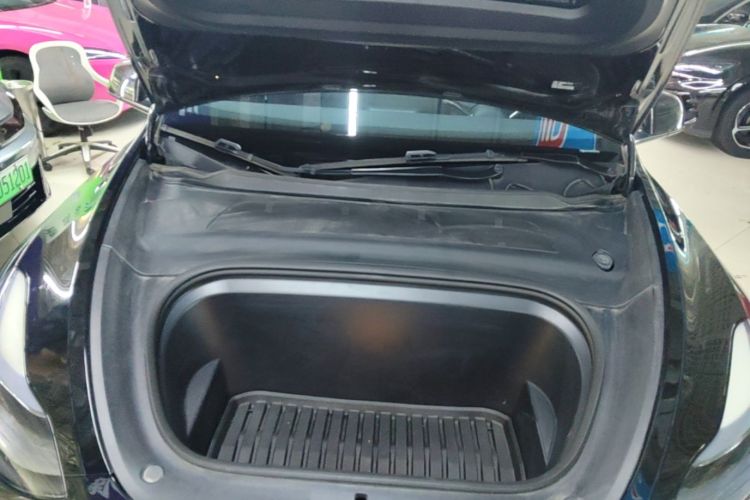 Tesla Model Y 2023 car image #22