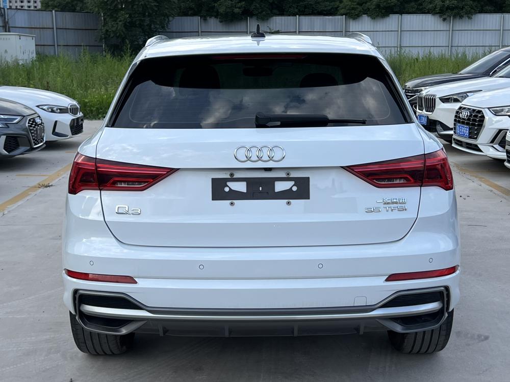 Audi Q3 2022 car image #5