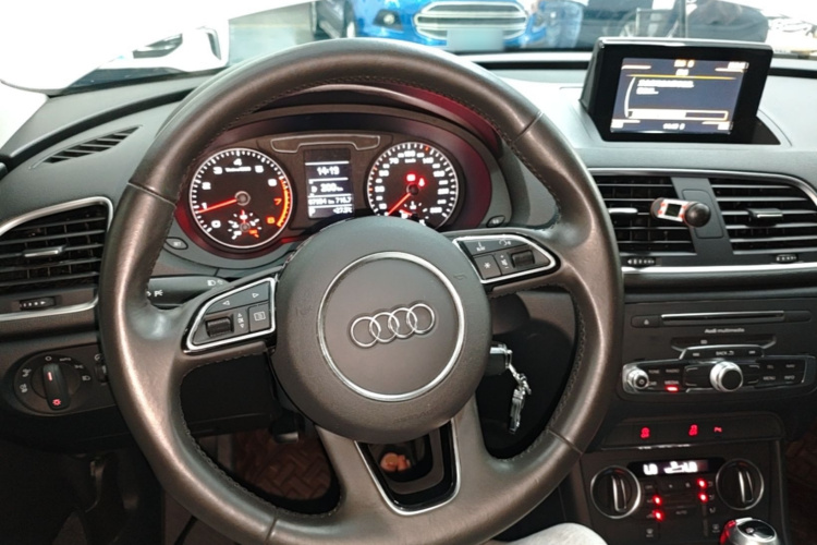 Audi Q3 2019 #11 Audi Q3 2019 car image #11