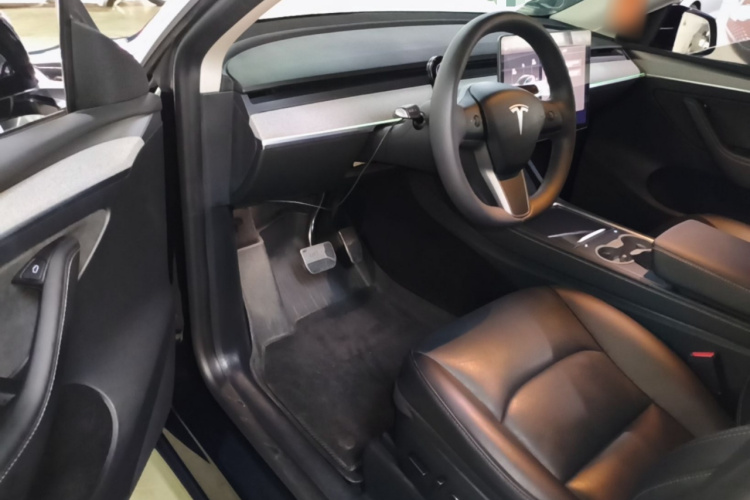 Tesla Model Y 2023 #16 Tesla Model Y 2023 car image #16