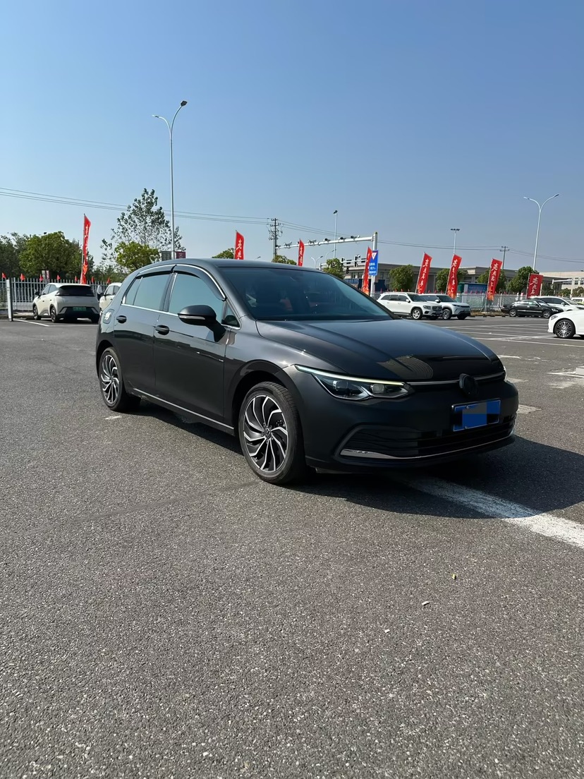 Volkswagen Golf 2022 car image #3