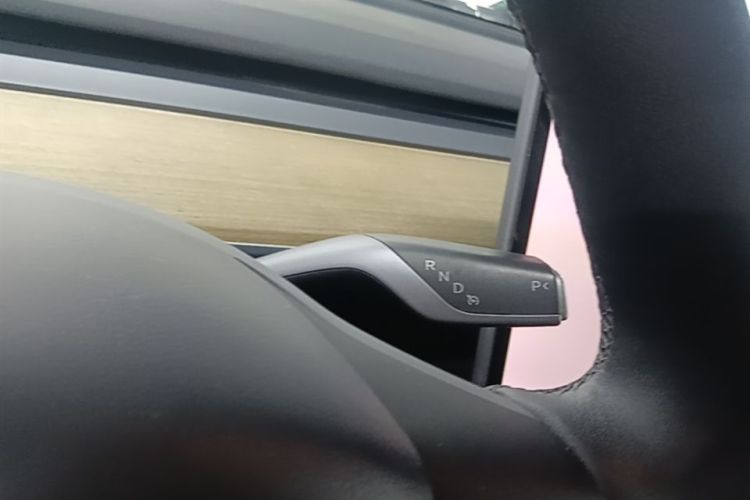 Tesla Model Y 2023 #14 Tesla Model Y 2023 car image #14