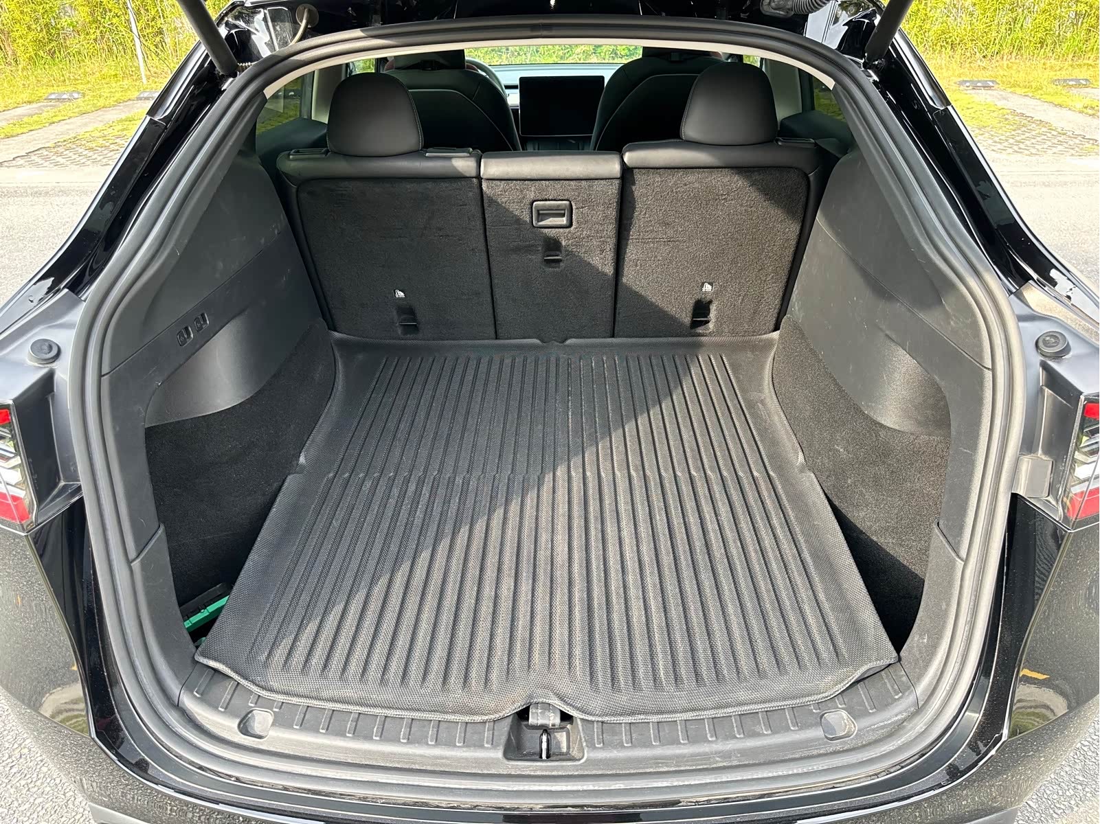 Tesla Model Y 2023 car image #19