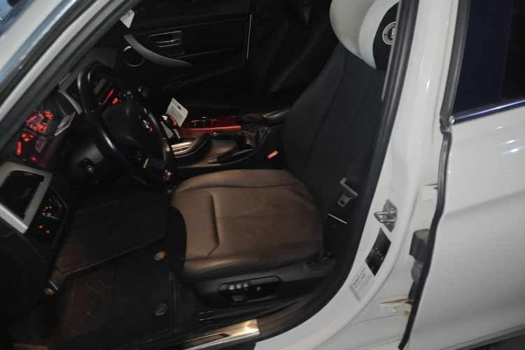 BMW 3 Series 2015 car image #19