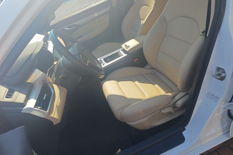 GEELY Emgrand 2018 car image #15