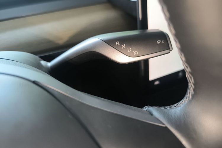 Tesla Model Y 2022 #14 Tesla Model Y 2022 car image #14