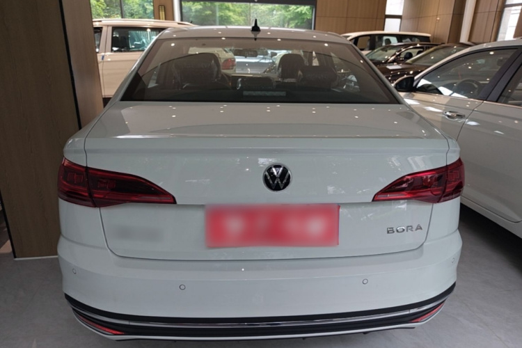 Volkswagen Bora 2026 car image #4