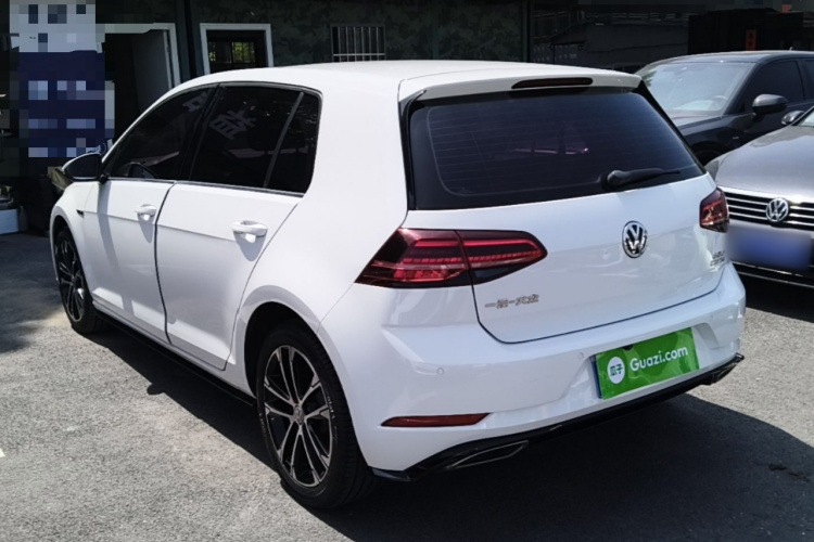 Volkswagen Golf 2018 car image #5