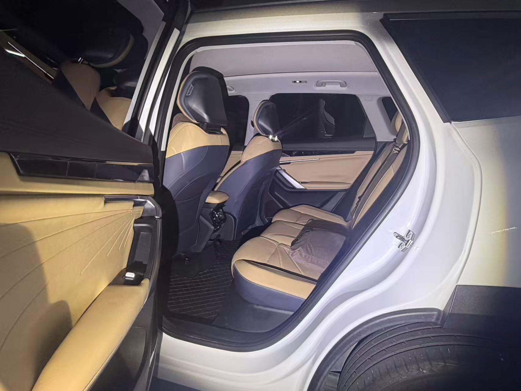 GEELY Boyue L 2023 car image #3
