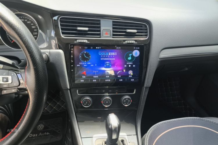 Volkswagen Golf 2019 car image #15