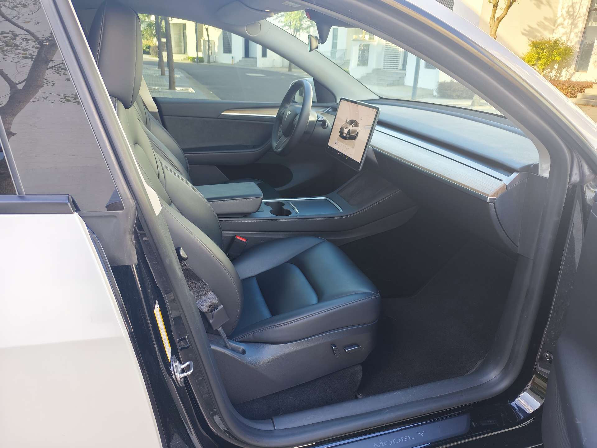 Tesla Model Y 2023 imagem de carro #6