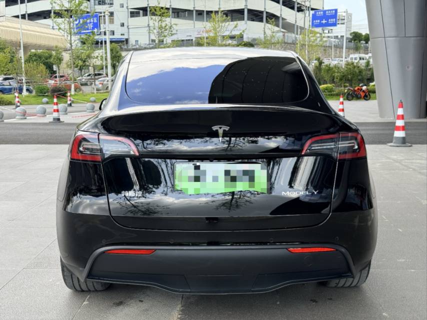 Tesla Model Y 2023 #5 Tesla Model Y 2023 car image #5