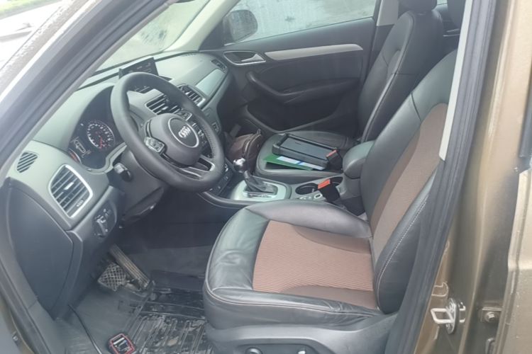 Audi Q3 2016 car image #15
