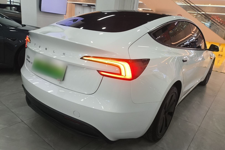 Tesla Model 3 2025 car image #7