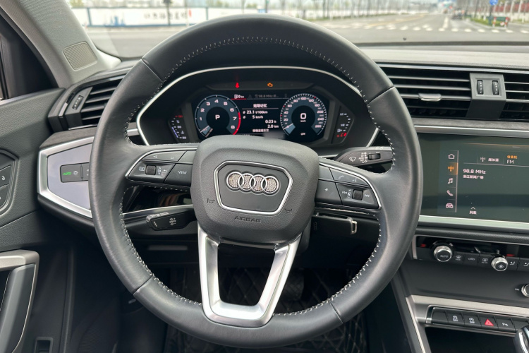 Audi Q3 2019 #18 Audi Q3 2019 car image #18