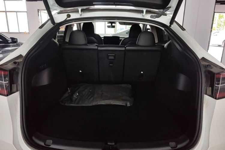 Tesla Model Y 2022 #19 Tesla Model Y 2022 car image #19