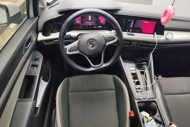 Volkswagen Golf 2021 car image #11