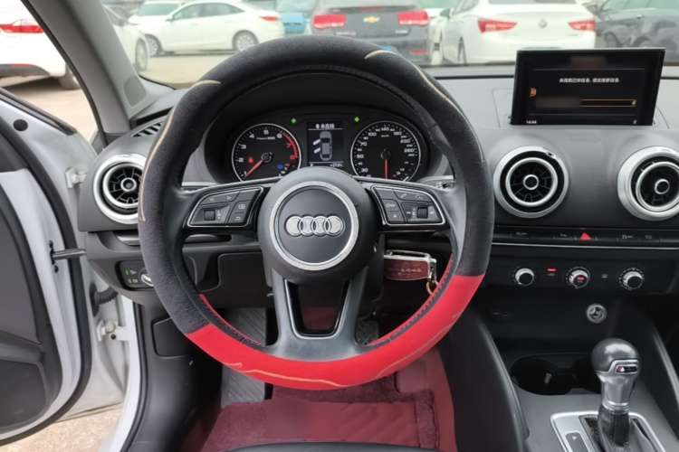 Audi A3 2018 car image #11