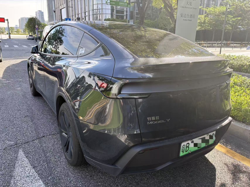 Tesla Model Y 2025 #2 Tesla Model Y 2025 car image #2