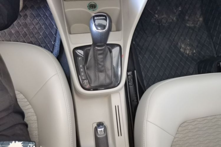 Skoda Rapid 2016 car image #14
