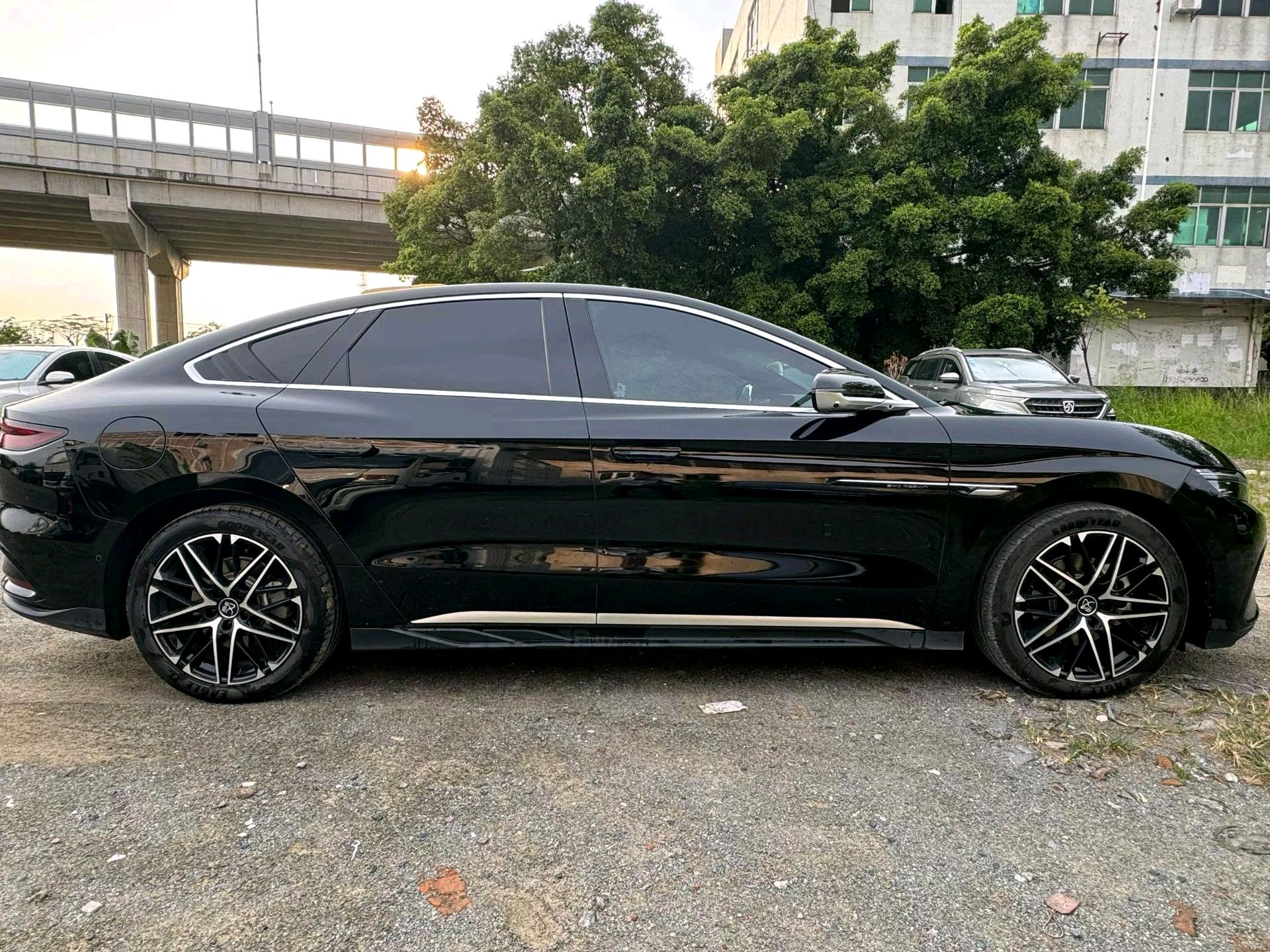 BYD Han 2025 car image #6