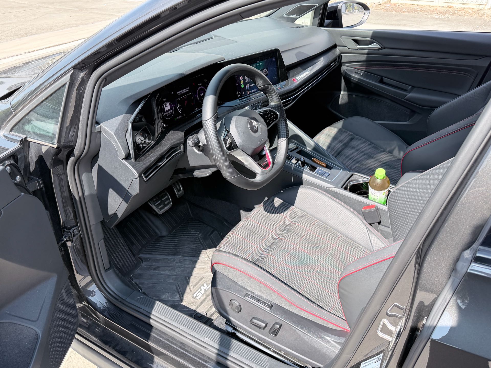 Volkswagen GolfGTI 2023 car image #2