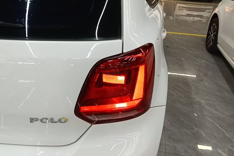Volkswagen Polo 2017 car image #8