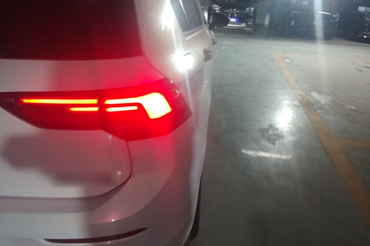 Volkswagen Golf 2023 car image #8