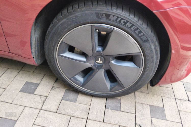 Tesla Model 3 2021 immagine di auto #9